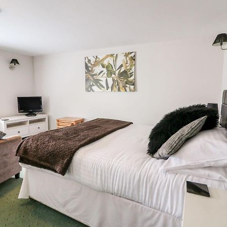 Triangle Inn Coachouse Rhayader Extérieur photo