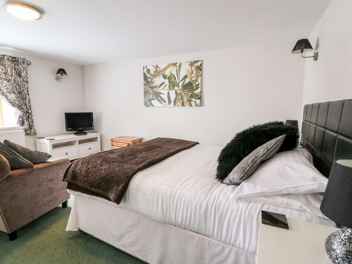 Triangle Inn Coachouse Rhayader Extérieur photo