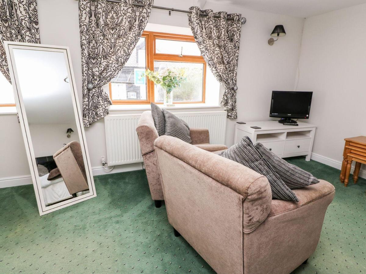 Triangle Inn Coachouse Rhayader Extérieur photo